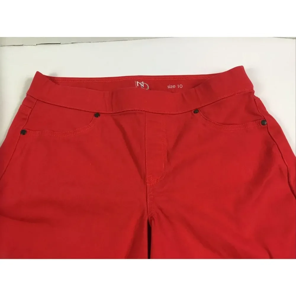 New Direction red Chino Womens Booty Shorts Size 10 med rise stretch pull‎ on
